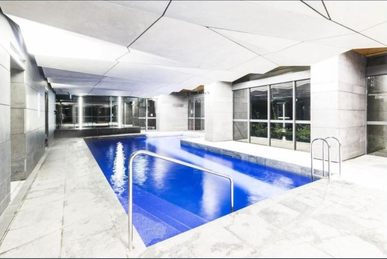 Readyset Apartments At Madison ملبورن المظهر الخارجي الصورة